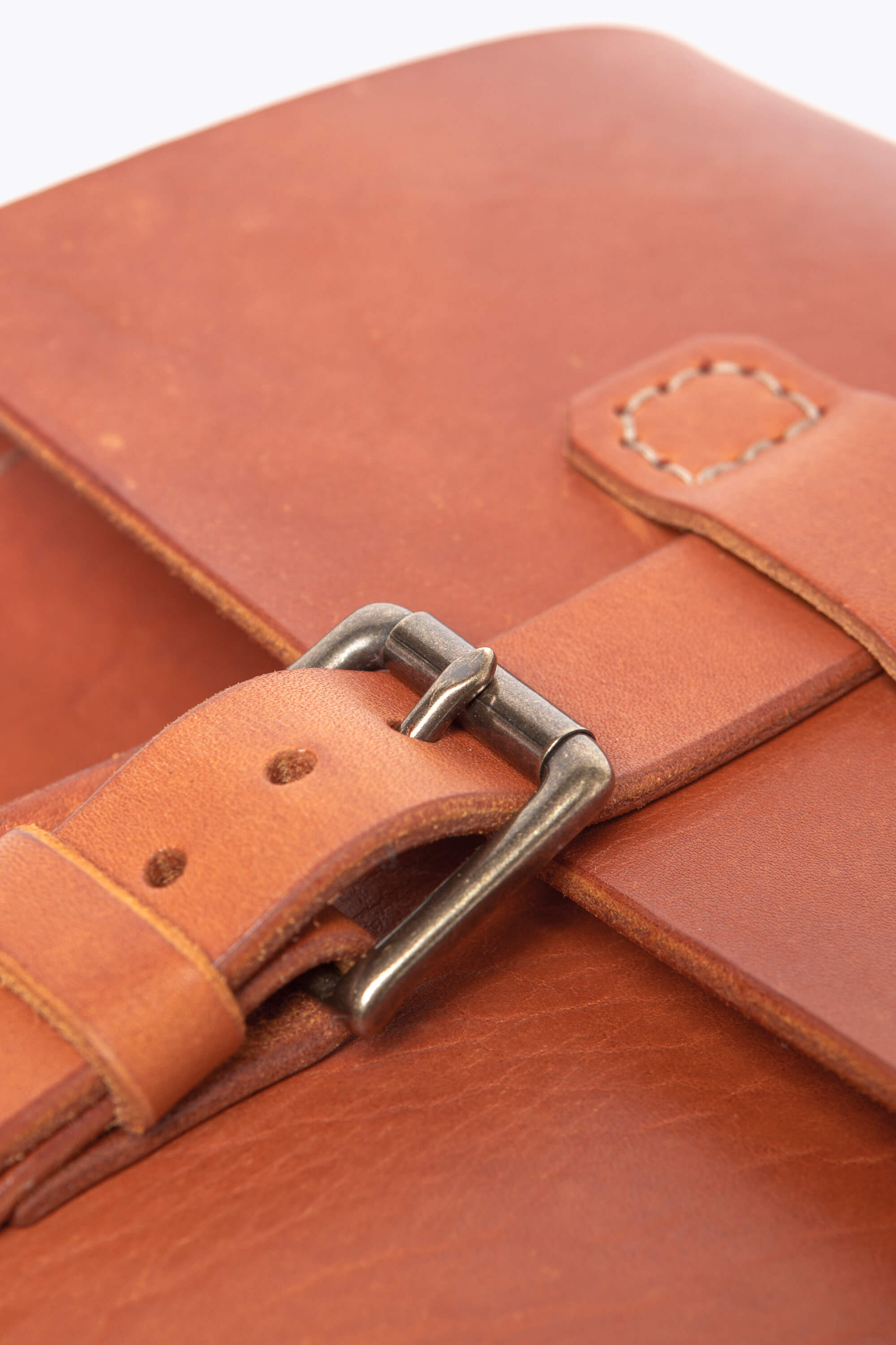 BennyBee Leather Messenger Bag 15" Cognac
